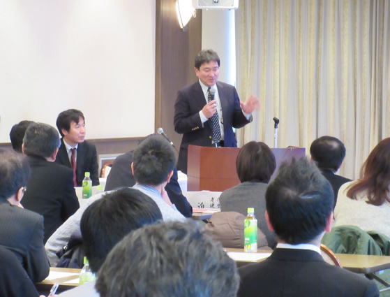 第一部基調講演でフロアからの質問に回答される迫井先生（右）と松田先生（左）