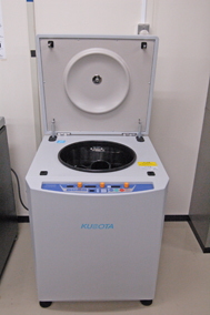 大容量高速冷却遠心機(クボタ 7000)