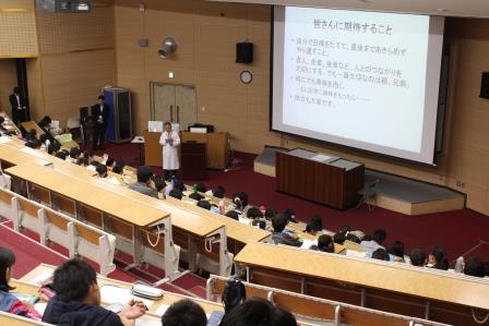 医学部長のお話の様子.jpg