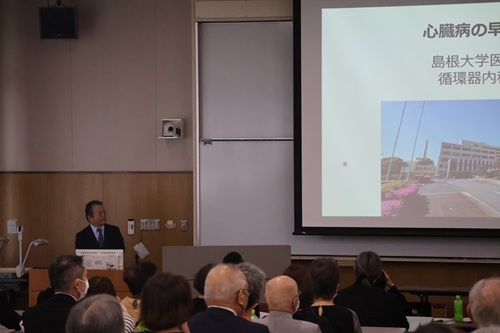 総会での健康講話の様子