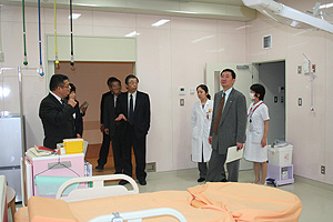 新病棟視察風景