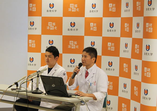 記者会見の様子