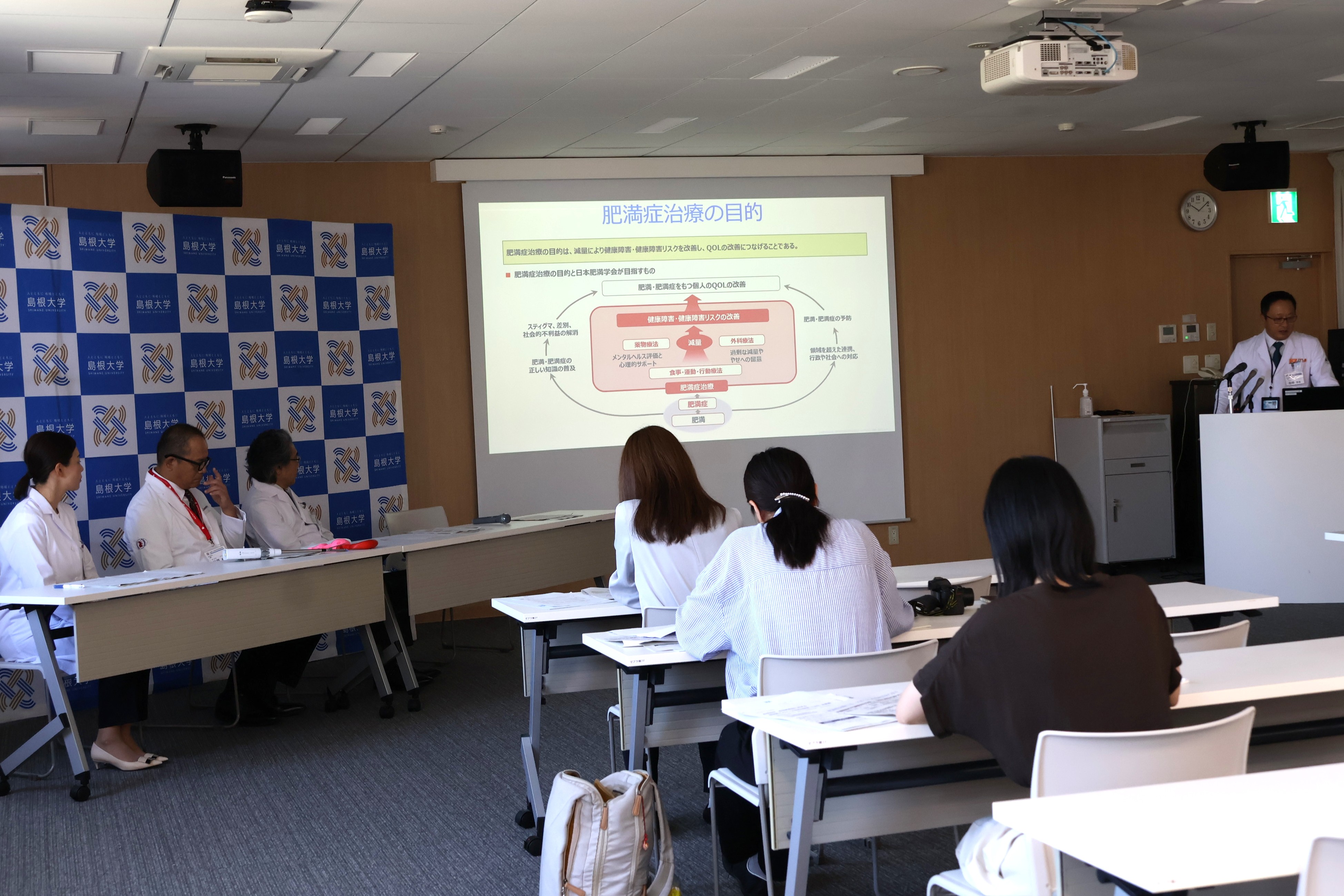 記者会見の様子